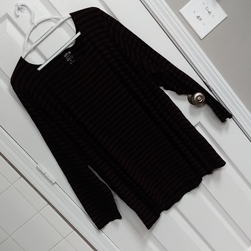 Women's size 3X Apt. 9 black/burgundy striped top